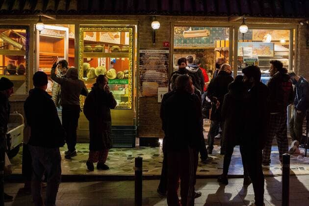 April 10, 2020: Citizens seen rushing into bakeries and supermarkets hours before the two days curfew at midnight on Friday, April 10, in Istanbul, TURKEY. In order to prevent new type coronavirus pandemic, the Ministry of Interior has decided to take additional measures. In this context, curfews will be imposed for 48 hours in 31 provinces with metropolitan status from April,10th midnight. Total number of registered cases in country reaches 47,029 as 4,747 more people test positive for virus. Turkey confirmed that 98 more people died from the coronavirus in the country over the past 24 hours, bringing the death toll to 1,006, on April,10 2020. - ZUMAi72_ 20200410_znp_i72_010 Copyright: xTolgaxIldunx