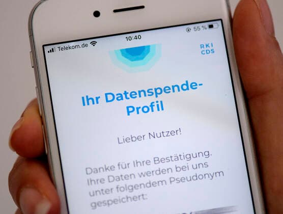 11 04 2020, Coronavirus App on a smartphone The data donation app from the Robert Koch Institute RKI installed on an iphone transmits health and activity data for faster containment of the pandemic Your data donation profile 11 04 2020, Coronavirus App on the RKI to the smartphone 11 04 2020, Coronavirus App on the RKI to the smartphone