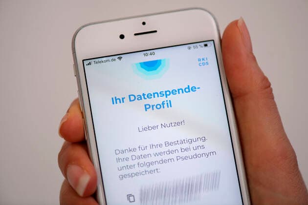 11 04 2020, Coronavirus App on a smartphone The data donation app from the Robert Koch Institute RKI installed on an iphone transmits health and activity data for faster containment of the pandemic Your data donation profile 11 04 2020, Coronavirus App on the RKI to the smartphone 11 04 2020, Coronavirus App on the RKI to the smartphone