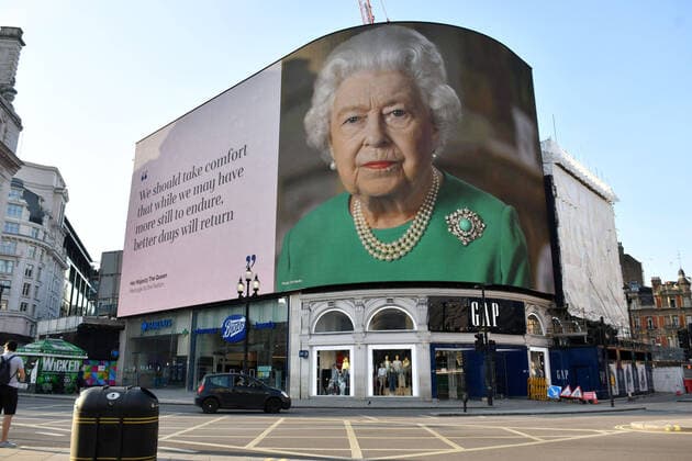 The Queen s coronavirus speech is shown on at Piccadilly Circus as the UK lockdown continues. Extracts from The Queen s message to the nation appear on the world-famous Piccadilly Lights. Featuring: The Queen, Queen Elizabeth II Where: London, United Kingdom When: 10 Apr 2020 Credit: Nils Jorgensen Cover Images Copyright: xx 40441306 EDITORIAL USE ONLY. NOT FOR USE BY NEWSPAPERS BASED IN THE UK.