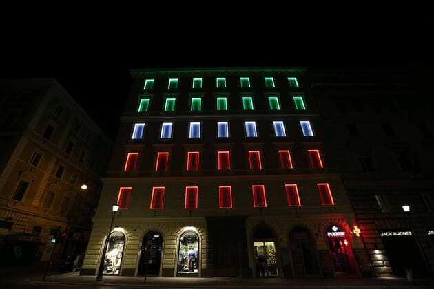 Coronavirus in Italien, Palazzo della Consulta in Rom in Landesfarben Rome coronavirus emergency in the photo the palazzo della confesercenti in via Nazionale illuminated by the tricolor (Alberto Lo Bianco Fotogramma, Rome - 2020-04-11) p.s. la foto e utilizzabile nel rispetto del contesto in cui e stata scattata, e senza intento diffamatorio del decoro delle persone rappresentate  Copyright: xAlbertoxLoxBiancox xFOTOGRAMMAx