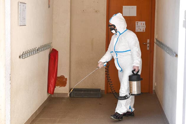 Coronavirus in France: Situation in Cannes. Coronavirus en France: Situation a Cannes. Coronavirus : desinfection dans une ecole. Operation inedite en France de desinfection aerienne des espaces publics a Cannes. David Lisnard, maire de Cannes, experimente une operation innovante de desinfection y compris en hauteur et de loin du domaine public sur le secteur Bocca centre dans la perspective de la grande desinfection qui sera menee en fin de confinement sur l?ensemble du territoire communal. Cette nouvelle operation va mobiliser des moyens inedits en France dont : un vehicule a plateau (de type pick-up) pour propulser une solution desinfectante (hypochlorite de sodium dilue a 0,5%, contre 3% pour la desinfection terrestre) sur une portÃ e de 15 metres, un drone qui diffusera egalement cette meme solution desinfectante, et l?aide de de  Copyright: xLionelxUrmanx xStarfacex STAR_253984_063