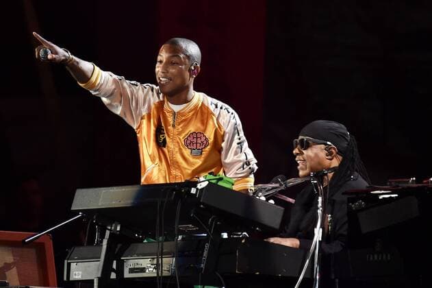 Pharrell Williams, Stevie Wonder on stage for 2017 Global Citizen Festival, Central Park Great Lawn, New York, NY September 23, 2017. Photo By: Steven Ferdman Everett Collection For usage credit please use; Steven Ferdman Everett Collection !ACHTUNG AUFNAHMEDATUM GESCHÃ„TZT! PUBLICATIONXNOTxINxCANxCHNxFRAxITAxJPNxNORxPOLxRUSxESPxUKxUSA Copyright: xStevenxFerdman EverettxCollectionx 1723S07 QY110