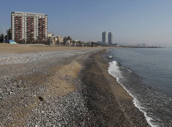 View of a deserted beach amid coronavirus lockdown, in Barcelona, Spain, 11 April 2020. Spain is currently under lockdown due to the coronavirus pandemic. Coronavirus outbreak !ACHTUNG: NUR REDAKTIONELLE NUTZUNG!  Copyright: xAndreuxDalmaux GRAF9040 20200411-637222099169922964