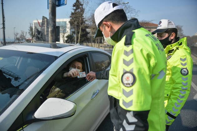 (200411) -- ISTANBUL, April 11, 2020 (Xinhua) -- Police inspect vehicles during a two-day curfew in Istanbul, Turkey, April 11, 2020. Turkey s total confirmed cases of COVID-19 climbed to 47,029, with 4,747 new patients reported in the last 24 hours, Turkish Health Minister Fahrettin Koca said Friday. Turkey has declared a two-day curfew for the weekend in 31 cities aiming to contain the increase in novel coronavirus cases, according to the Interior Ministry. (Photo by Mustafa Kaya Xinhua) TURKEY-ISTANBUL-COVID-19-CURFEW