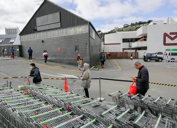 (200411) -- WELLINGTON, April 11, 2020 -- People observe social distancing while entering a supermarket in Wellington, New Zealand, April 11, 2020. New Zealand reported 20 new confirmed and nine new probably cases of COVID-19 on Saturday, bringing the total number of COVID-19 cases to 1,312 in the country. New Zealand declared a national emergency and entered into a national lockdown from March 25. ) NEW ZEALAND-WELLINGTON-COVID-19 GuoxLei 