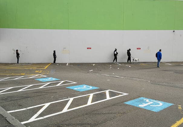 (200411) -- WELLINGTON, April 11, 2020 -- People observe social distancing while entering a supermarket in Wellington, New Zealand, April 11, 2020. New Zealand reported 20 new confirmed and nine new probably cases of COVID-19 on Saturday, bringing the total number of COVID-19 cases to 1,312 in the country. New Zealand declared a national emergency and entered into a national lockdown from March 25. ) NEW ZEALAND-WELLINGTON-COVID-19 GuoxLei 