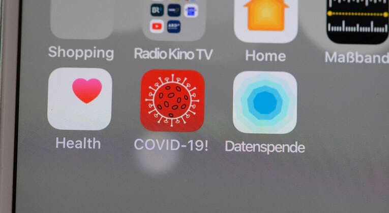 11 04 2020, Coronavirus App on a smartphone The data donation app from the Robert Koch Institute RKI installed on an iphone transmits health and activity data for faster containment of the pandemic Data donation is the name of the app on the right, middle Covid 19 app for information on the number of cases of infected persons on Coronoa 11 04 2020, Coronavirus App on the RKI the smartphone 11