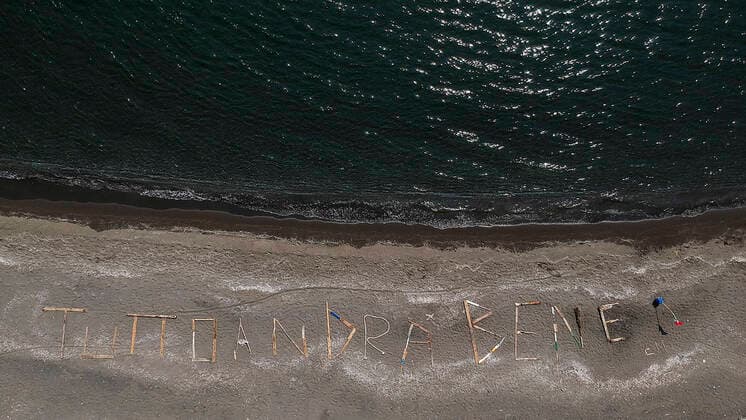 On a beach in Naples there is an inscription Everything will be fine . After the Italian government imposed unprecedented national restrictions on the control of the coronavirus COVID 19.  Copyright: xSalvatorexLaportax xIPAx xKontrolabx