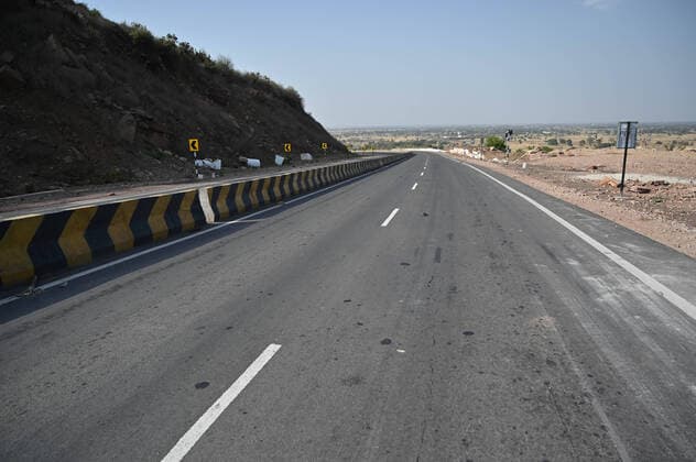 April 11, 2020, Reewa, Madhya Pradesh, India: Reewa (Madhya Pradesh): A clear view of National Highway 30 during a government-imposed nationwide lockdown as a preventive measure against the COVID-19 coronavirus, in Reewa (Madhya Pradesh) on Saturday, April 11,2020. Reewa India - ZUMAv115 20200411_zap_v115_019 Copyright: xPrabhatxKumarxVermax