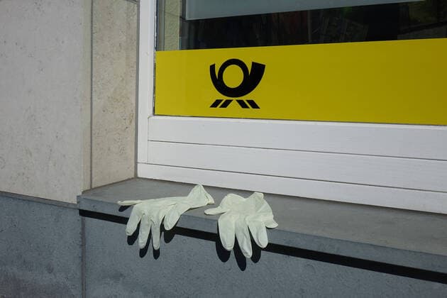 Postal branch and protective gloves Postal branch and protective gloves, 10 04 2020, Beelitz, Brandenburg, Protective gloves at a postal branch