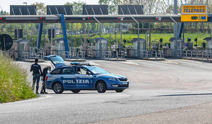 Bergamo Coronavirus - Army and Police checks intensified on Easter; the streets are deserted (Foto Sergio Agazzi Fotogramma, Bergamo - 2020-04-11) p.s. la foto e utilizzabile nel rispetto del contesto in cui e stata scattata, e senza intento diffamatorio del decoro delle persone rappresentate  Copyright: xFotox SergioxAgazzix xFOTOGRAMMAx
