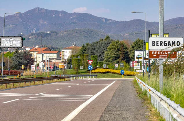 Bergamo Coronavirus - Army and Police checks intensified on Easter; the streets are deserted (Foto Sergio Agazzi Fotogramma, Bergamo - 2020-04-11) p.s. la foto e utilizzabile nel rispetto del contesto in cui e stata scattata, e senza intento diffamatorio del decoro delle persone rappresentate  Copyright: xFotox SergioxAgazzix xFOTOGRAMMAx