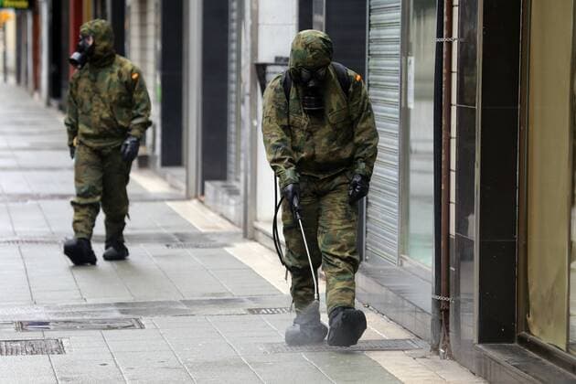 Spain: 29th day of alert status for CoVid-19 Gijon, SPAIN: A Spanish Army soldier cleaning during the 29th day of the Spanish Alert State, in Gijon, Spain on April 11, 2020. Gijon Asturias Spain Copyright: AlbertoxBrevers