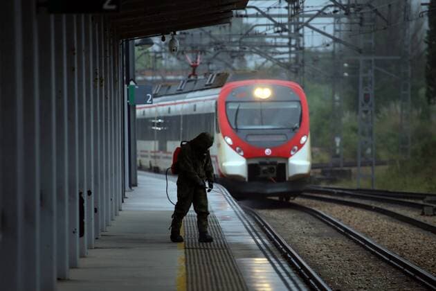 Spain: 29th day of alert status for CoVid-19 Gijon, SPAIN: A Spanish Army soldier cleans while a RENFE train arrives from Oviedo during the 29th day of the Spanish Alert State, in Gijon, Spain on April 11, 2020. Gijon Asturias Spain Copyright: AlbertoxBrevers