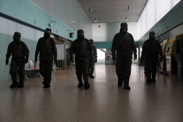 Spain: 29th day of alert status for CoVid-19 Gijon, SPAIN: Several soldiers leave the Gijon train station during the 29th day of the Spanish Alert State, in Gijon, Spain on April 11, 2020. Gijon Asturias Spain Copyright: AlbertoxBrevers