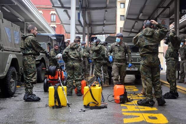 Spain: 29th day of alert status for CoVid-19 Gijon, SPAIN: The military removes the disinfection equipment to proceed to putting it on during the 29th day of the Spanish Alert State, in Gijon, Spain on April 11, 2020. Gijon Asturias Spain Copyright: AlbertoxBrevers