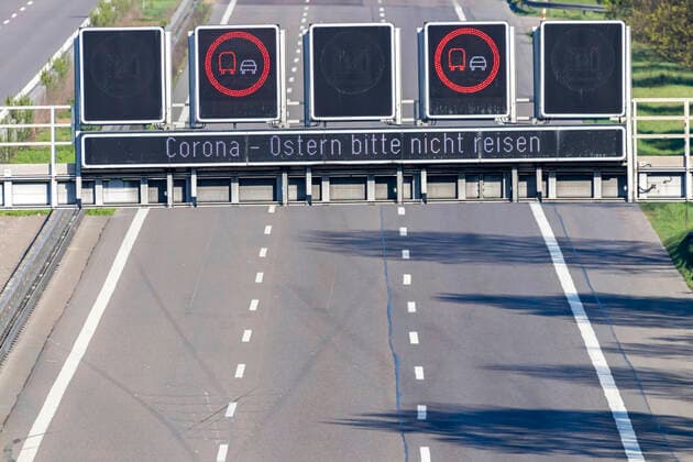 DEU, Germany, Baden Württemberg, Stuttgart, 11 04 2020 Motorway A8 near Stuttgart in times of the Corona pandemic There are only a few vehicles on the road An LED variable message sign warns not to make contact Corona Easter please do not travel