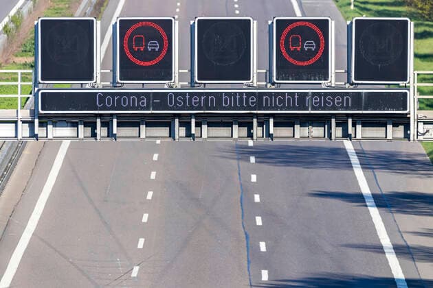 DEU, Germany, Baden Württemberg, Stuttgart, 11 04 2020 Motorway A8 near Stuttgart in times of the Corona pandemic There are only a few vehicles on the road An LED variable message sign warns not to make contact Corona Easter please do not travel