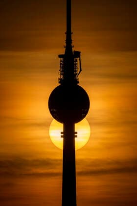 The sunset with silhouette of the television tower in Berlin on 11 April 2020 The measures decided by the federal and state governments to slow down the spread of the coronavirus SARS CoV 2 continue before Easter The debate about compulsory mouth protection and the effectiveness of masks continues in the public eye Coronavirus in Berlin