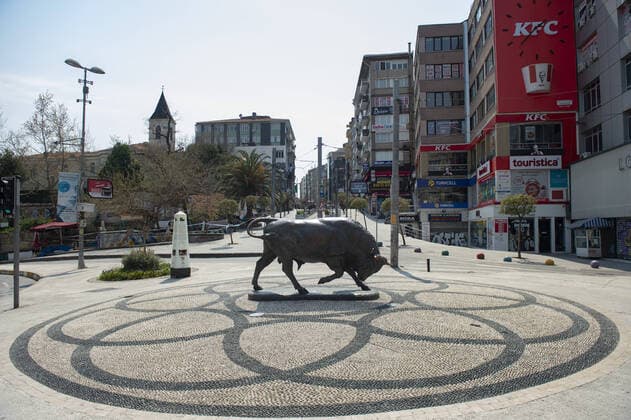 Istanbul™s normally crowded but now mostly deserted streets after the two-day curfew declared by the government to slow coronavirus spread in Turkey, Saturday, April 11, 2020. Copyright: AkinxCeliktas 16717881