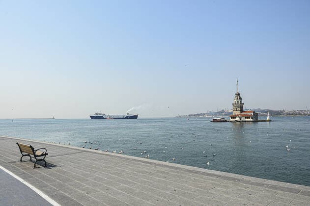 Istanbul™s normally crowded but now mostly deserted streets after the two-day curfew declared by the government to slow coronavirus spread in Turkey, Saturday, April 11, 2020. Copyright: AkinxCeliktas 16717897