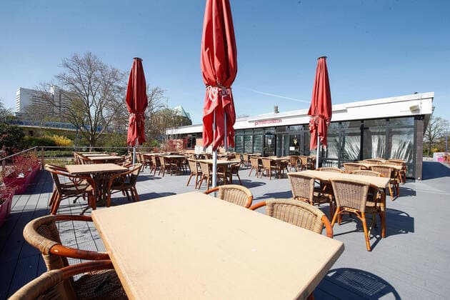 11 04 2020, xtgx, effects of the Corona Virus in Magdeburg, the restaurant Petrifoerder is closed, empty tables and chairs, folded parasols Magdeburg