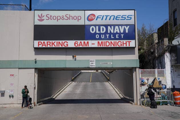 April 11, 2020, New York, NY, USA: A drive-thru COVID testing facility is operational in the Flatbush section of the Borough of Brooklyn on April, 11, 2020 in New York. New York USA - ZUMAb148 20200411_zap_b148_071 Copyright: xBryanxSmithx