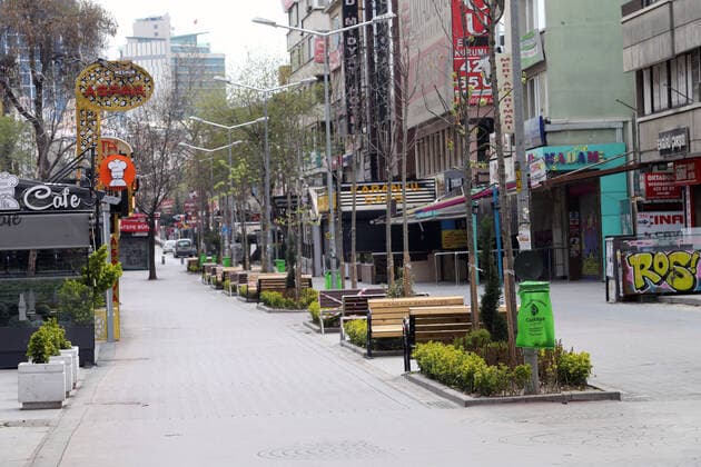 (200411) -- ANKARA, April 11, 2020 -- Photo taken on April 11, 2020 shows an empty street under a two-day curfew in Ankara, Turkey. Turkish Health Minister Fahrettin Koca on Saturday confirmed 5,138 new COVID-19 cases and 95 more deaths from the novel coronavirus in Turkey. The total number of confirmed COVID-19 cases in Turkey rose to 52,167, while the death toll surged to 1,101, Koca tweeted. TURKEY-ANKARA-COVID-19-CASES zhengsiyuan 