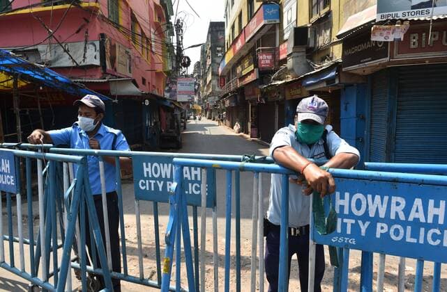 KOLKATA, INDIA APRIL 11: Barricades placed by Howrah Police at identified coronavirus hotspots on day eighteen of the 21 day nationwide lockdown, at Foreshore Road in Howrah, on April 11, 2020 in Kolkata, India. (Photo by Samir Jana Hindustan Times ) India Goes Into 21 Day Lockdown Due To Coronavirus COVID 19