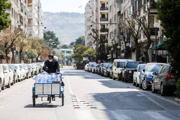 News Bilder des Tages Coronavirus in der Türkei, Ausgangssperre in Izmir The normally busy but now mostly deserted Aegean coastal city of Izmir after the two-day curfew declared by the government to slow coronavirus spread, Saturday, April 11, 2020. Copyright: EmrexTazegul 16718356