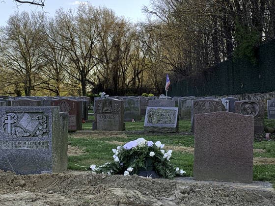 April 11, 2020, Brooklyn, New York USA: (NEW) Covid-19: Movement at Evergreens Cemetery. April 11,2020, Brooklyn,New York,USA:Movement at Evergreens cemetery on Cooper Avenue,Brooklyn amid Coronavirus pandemic.As of today, USA now has 18,860 deaths and 501,000 covid-19 positive cases ,the highest in the world;more than Italy,Spain and even China,where it all started...Credit: Thenews2 Brooklyn - ZUMAn293 20200411_znp_n293_023 Copyright: xNiyixFotex