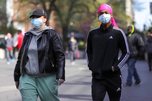 April 11, 2020, New York, New York, United States: Peoples on Union Square in Manhattan in New York City in the United States , New York City is the epicenter of the Coronavirus pandemic New York United States - ZUMAv122 20200411_zap_v122_078 Copyright: xWilliamxVolcovx