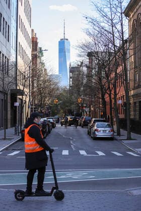 April 11, 2020, New York, New York, United States: One World Trade Center in Manhattan in New York City in the United States , New York City is the epicenter of the Coronavirus pandemic New York United States - ZUMAv122 20200411_zap_v122_131 Copyright: xWilliamxVolcovx