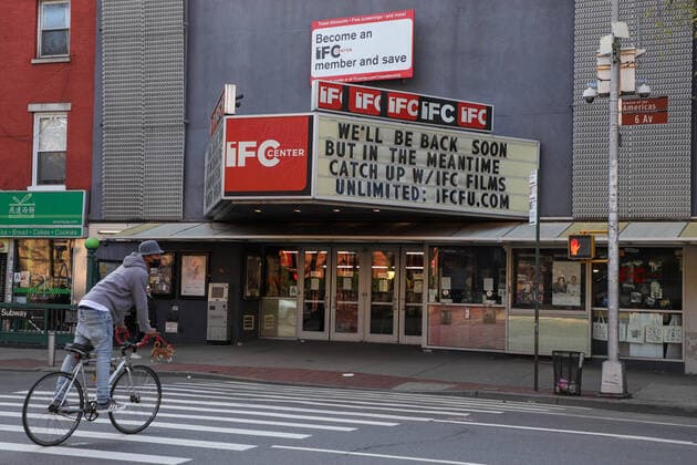 April 11, 2020, New York, New York, United States: Cinema with notice in Manhattan in the city of New York in the United States this Saturday. New York City is the epicenter of the Coronavirus pandemic New York United States - ZUMAv122 20200411_zap_v122_152 Copyright: xWilliamxVolcovx