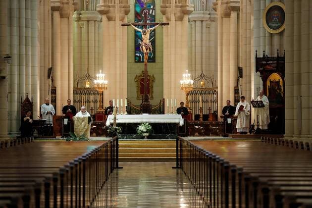 Coronavirus in Spanien, Ostermesse in Madrid Archbishop of Madrid, Carlos Osoro (R), chairs Easter Saturday s mass at La Almudena cathedral in Madrid, Spain, 11 April 2020 (issued on 12 April 2020). The mass was celebrated behind the closed doors amid the lockdown by coronavirus outbreak. Holy Week during coronavirus !ACHTUNG: NUR REDAKTIONELLE NUTZUNG!  Copyright: xChemaxMoyax GRAF9302 20200412-637222767518475118