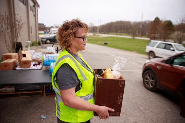 April 11, 2020, Ellettsville, Indiana, United States: Volunteers at Pantry 279 distribute food to area residents experiencing food insecurity during the COVID-19 Coronavirus emergency... The pantry nearly ran out of food after more than 600 people, from 179 different families, came seeking food last Wednesday, but last minute trips to local grocery stores, some people dropping off food donations, and a last minute shipment of produce helped keep the pantry in stock. Ellettsville United States - ZUMAs197 20200411_zaa_s197_160 Copyright: xJeremyxHoganx