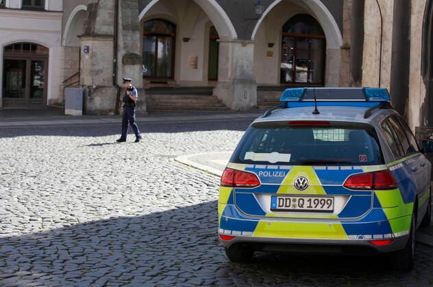 In Görlitz, the police checks compliance with the general order There was an internet call for a demonstration to clarify the true circumstances of CoVid 19 Görlitz, 11 04 2020 Foto:xM.xWehnertx xFuturexImage