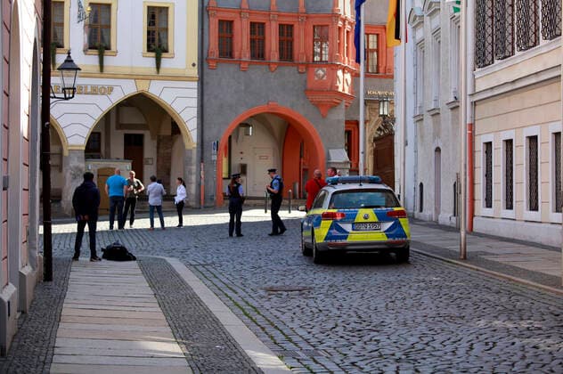 In Görlitz, the police checks compliance with the general order There was an internet call for a demonstration to clarify the true circumstances of CoVid 19 Görlitz, 11 04 2020 Foto:xM.xWehnertx xFuturexImage