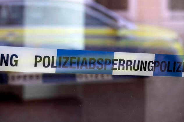 In Görlitz, the police checks compliance with the general order There was an internet call for a demonstration to clarify the true circumstances of CoVid 19 Görlitz, 11 04 2020 Foto:xM.xWehnertx xFuturexImage