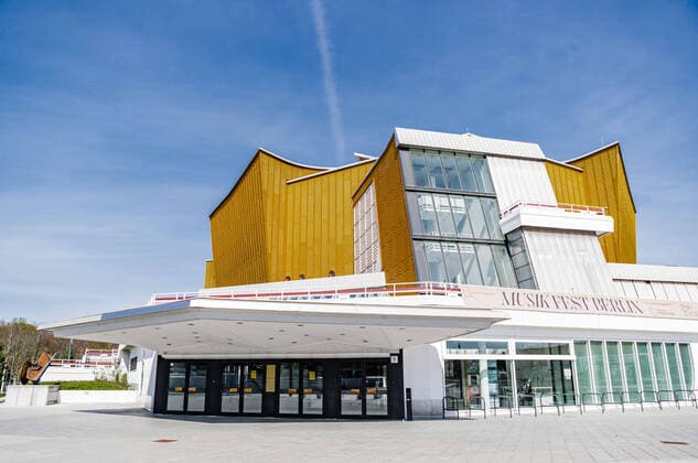 (200412) -- BERLIN, April 12, 2020 (Xinhua) -- Photo taken on April 11, 2020 shows the closed Berliner Philharmonie concert hall in Berlin, capital of Germany. According to the Robert Koch Institute, almost 120,000 people in Germany have tested positive for the coronavirus, and more than 2,500 have died as of Friday midnight. (Photo by Binh Truong Xinhua) GERMANY-BERLIN-COVID-19 