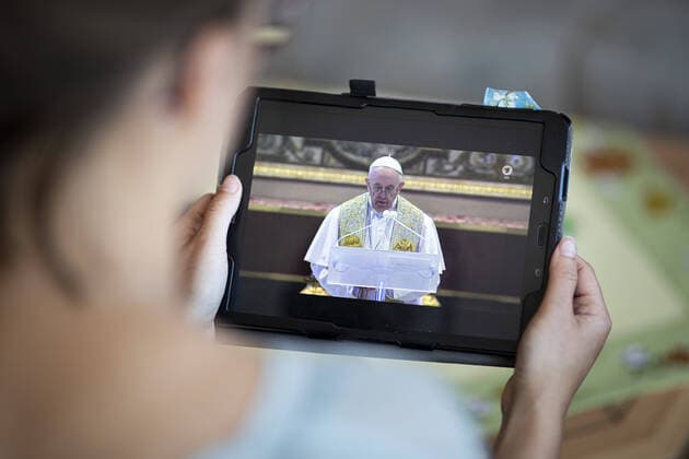 A woman watches the Easter Sunday mass of Pope Francis, head of the Catholic Church, via a live stream on a tablet, recorded in Diehsa, 12 04 2020 Due to the spread of the coronavirus, believers cannot watch the mass in the Vatican Diehsa Germany Copyright: xFlorianxGaertner photothek.netx