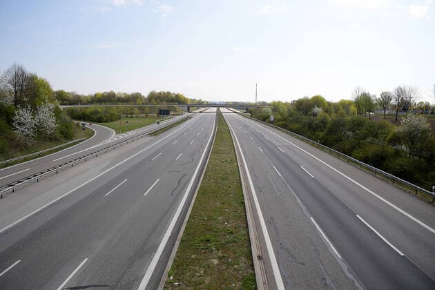 12 04 2020, xemx, News, emwirt, v l motorway A8 on Easter Sunday, hardly any cars, empty streets Augsburg