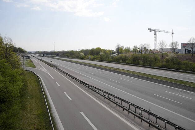 12 04 2020, xemx, News, emwirt, v l motorway A8 on Easter Sunday, hardly any cars, empty streets Augsburg