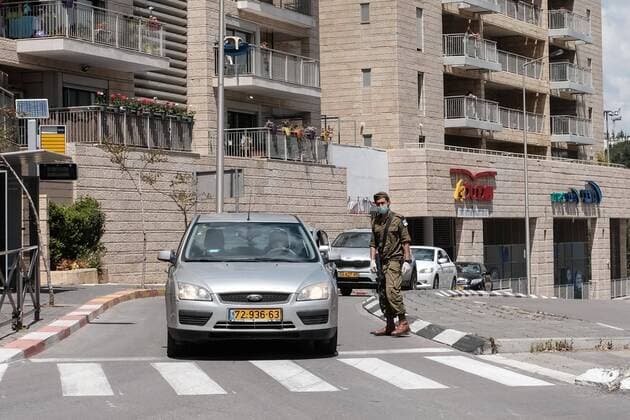 April 12, 2020, Jerusalem, Israel: The Israel Police, reinforced by IDF soldiers, enforces a newly imposed full closure on Givat Mordechai neighborhood, one of 17 predominantly Jewish religious neighborhoods in Jerusalem, with increased coronavirus infections. The number of confirmed COVID-19 cases in Israel rises to 10,878, with 103 deaths. Jerusalem Israel - ZUMAa126 20200412_zap_a126_011 Copyright: xNirxAlonx