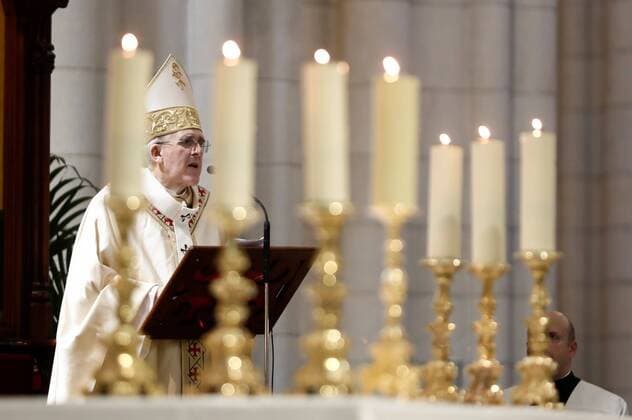 Coronavirus in Spanien, Ostermesse in Madrid Cardinal Carlos Osoro chairs Easter Sunday mass at La Almudena cathedral in Madrid, Spain, 12 April 2020. The mass was broadcasted as the churches closed around one month ago due to lockdown caused by coronavirus outbreak. Holy Week during coronavirus !ACHTUNG: NUR REDAKTIONELLE NUTZUNG!  Copyright: xMariscalx GRAF9502 20200412-637222946459753472