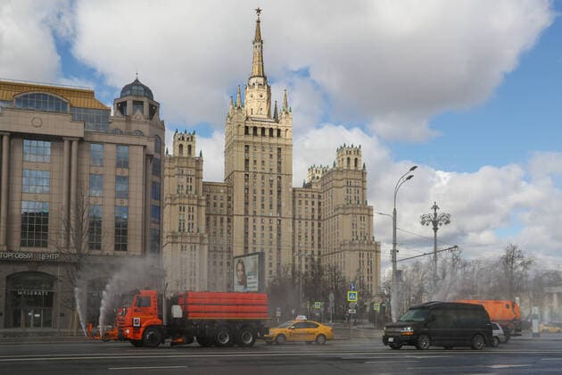 Coronavirus in Russland, DesinfektionsmaÃŸnahmen in Moskau MOSCOW, RUSSIA - APRIL 12, 2020: Street washing vehicles disinfecting a street with a special solution recommended by the Russian Federal Service for Surveillance on Consumer Rights Protection and Human Wellbeing (Rospotrebnadzor) amid the COVID-19 coronavirus pandemic. According to the Rospotrebnadzor 3893 cases of the novel coronavirus have been registered in Moscow. Sergei Savostyanov TASS  TS0D56CB