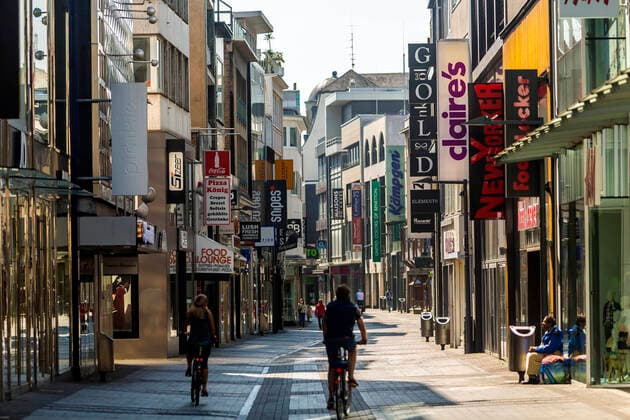 Because of the ban on contact and exit restrictions due to the corona virus, Colognes city centre, like here on Hohe Strasse, was as good as deserted Hohe Strasse on Easter Sunday 2020