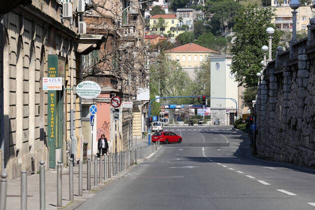 Coronavirus in Kroatien, Eindrücke aus Rijeka PXL_Rijeka Empty Streets 12.04.2020., Rijeka, Croatia - Empty streets on sunny Easter during Covid 19 crisis GoranxKovacic PIXSELL