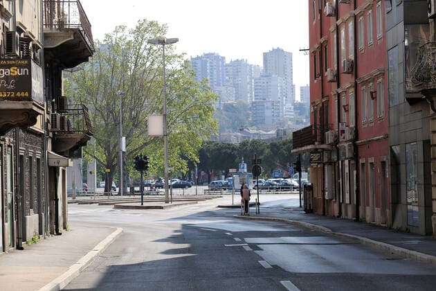 Coronavirus in Kroatien, Eindrücke aus Rijeka PXL_Rijeka Empty Streets 12.04.2020., Rijeka, Croatia - Empty streets on sunny Easter during Covid 19 crisis GoranxKovacic PIXSELL